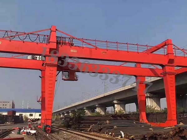 江苏泰州轨道集装箱门式起重机20吨35吨销售