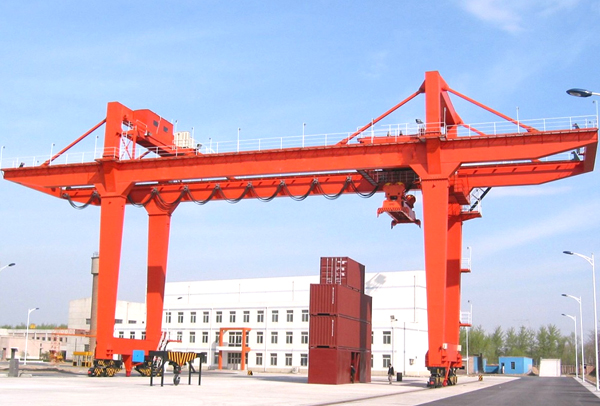 如何精准排查轨道式集装箱龙门吊的啃轨故障