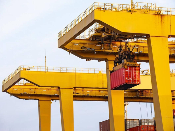 轮胎式集装箱龙门吊适用于临时堆场作业吗